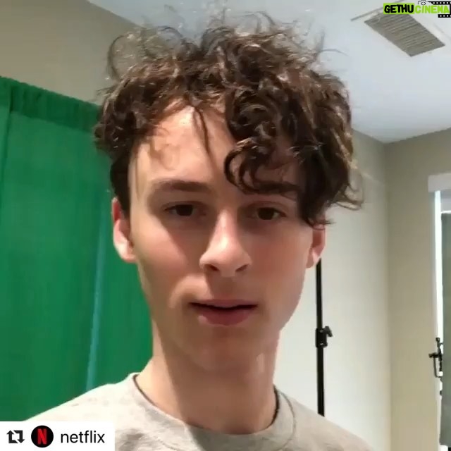 Wyatt Oleff Instagram - @netflix lol