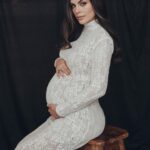 Ximena Navarrete Instagram – 36 weeks pregnant!!! 🫶🏻 Recta final @marioorozcooficial photography @vicoguadarrama makeup @benitosantosoficial dress