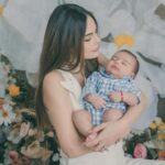 Ximena Navarrete Instagram - Amor infinito ♾️!!! @alisgonzalezphotography Gracias por capturar estos momentos que quedan en el corazón para siempre . Lo máximo, amé todas las fotos de nuestra sesión del día de las madres con mi invitada estelar, mi mamá 🫶🏻 XVN + JCVN
