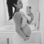 Ximena Navarrete Instagram – ✨35 weeks pregnant // 35 semanas de embarazo ✨