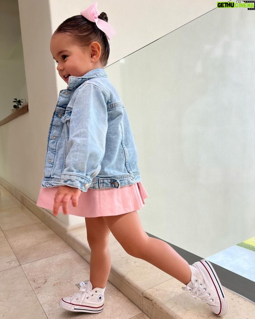 Ximena Navarrete Instagram - Y se fue enero 2024… cerrando este primer mes del año con mi coquette 🎀 🍭🩷 mi niña hermosa 2 añitos y te encanta posar !!! Te amo muñeca