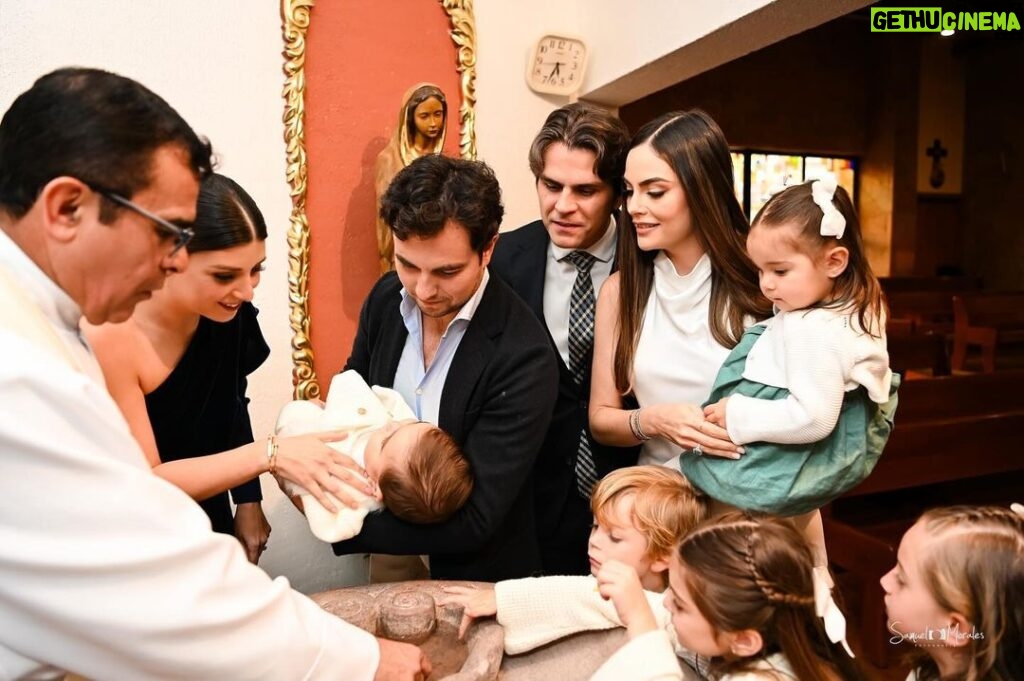 Ximena Navarrete Instagram - Algunas fotos del bautizo de Juanca …. 20 Dic 23 🤍