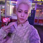 Xiumin Instagram - 드디어 솔로데뷔를 했습니다! 'Brand NEW' 노래 어때요? Feedback 부탁드려요🎁 #BrandNEW #XIUMIN #EXO