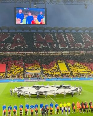 Yağmur Tanrisevsin Instagram - Beni, San Siro'da oynanan Şampiyonlar Ligi Yarı Final maçına davet eden @off____white ‘ a çok teşekkürler ⚽️🥅🏟️ Thanks to @off____white for inviting me to Champions League Semi Final Match in San Siro @ft__75 🙏 #işbirliği