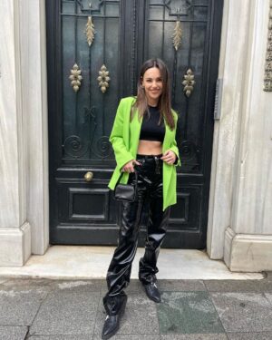 Yağmur Tanrisevsin Instagram - Günün rengi 💚