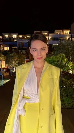 Yağmur Tanrisevsin Instagram - 💛 @danilo 
@ilathebrand 
@aliarisso 
@gqturkiye 
@thebodrumedition