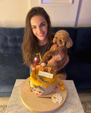 Yağmur Tanrisevsin Instagram - Doğum günümde bana sürpriz hazırlayan dostlarıma, yanımda olan, arayan, mesaj atan ve güzel dilekleriyle, UNICEF'e bağışlarıyla sevgisini hissettiren, kalbime dokunan, beni seven herkese çok teşekkür ederim. Sevilmek ve değerli hissetmek çok güzel, çok kıymetli..Hepinize ayrı ayrı teşekkür ederim..Çok mutluyum!! İyi ki varsınız! ✨🥰❤️❤️❤️