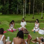 Yanna Lavigne Instagram - A @villacambuca nos recebeu de braços abertos para o 2º Retiro EVA e não poderíamos estar mais felizes com a escolha do lugar. Esse paraíso fica em Ubatuba/SP e comportou perfeitamente todas as vivências: piscina, queda d’água particular, lago, cantinho da fogueira e quartos aconchegantes fizeram toda a diferença para proporcionarmos a melhor experiência para as nossas EVAs. Um dos grandes presentes que recebemos foi a Lele, que nos recepcionou de forma acolhedora, fez uma comida vegana deliciosa e ainda nos encantou com a sua história forte e inspiradora. ✨ @villacambuca Ubatuba, Sao Paulo, Brazil