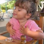 Yanna Lavigne Instagram - Quem comemora comida boa aí com dancinha?