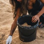 Yanna Lavigne Instagram - Já passou da hora de assumir a responsabilidade pelo nosso impacto ambiental. Repensar uma estratégia mais verde, pois todas as outras não funcionaram… Responsabilize-se pelo seu lixo deixado na praia e ao seu redor, para além disso, tudo o que você consome e precisa de descarte, o mundo não suporta nem comporta mais 🌊🚮 #ConsumoConsciente