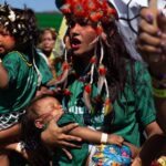 Yanna Lavigne Instagram - Mulheres bioma em defesa da biodiversidade pelas raízes ancestrais, essa foi a III Marcha das Mulheres Indígenas do Brasil. Mais de 8 mil mulheres indígenas coloriram o chão de Brasília com urucum e jenipapo, entoaram cantos de luta e resistência na defesa pela mãe terra. Vocês estiveram acompanhando esse grande ato das mulheres indígenas aqui pelo meu perfil, uma iniciativa da Articulação Nacional das Mulheres Indígenas guerreiras da Ancestralidade ANMIGA @anmigaorg Apoie a luta indígena Demarcação já Siga @anmigaorg nas redes sociais e fortaleça a luta das mulheres indígenas. Fotos: Cobertura Colaborativa | ANMIGA #3MarchadasMulheresIndígenas #MulheresBiomas #IIIMarcha23 #Biodiversidade #MulheresBiomas #MulheresSementes #MulheresTerra #MulheresRaízes