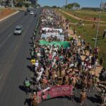 Yanna Lavigne Instagram - Mulheres bioma em defesa da biodiversidade pelas raízes ancestrais, essa foi a III Marcha das Mulheres Indígenas do Brasil. Mais de 8 mil mulheres indígenas coloriram o chão de Brasília com urucum e jenipapo, entoaram cantos de luta e resistência na defesa pela mãe terra. Vocês estiveram acompanhando esse grande ato das mulheres indígenas aqui pelo meu perfil, uma iniciativa da Articulação Nacional das Mulheres Indígenas guerreiras da Ancestralidade ANMIGA @anmigaorg Apoie a luta indígena Demarcação já Siga @anmigaorg nas redes sociais e fortaleça a luta das mulheres indígenas. Fotos: Cobertura Colaborativa | ANMIGA #3MarchadasMulheresIndígenas #MulheresBiomas #IIIMarcha23 #Biodiversidade #MulheresBiomas #MulheresSementes #MulheresTerra #MulheresRaízes