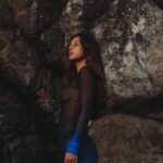 Yanna Lavigne Instagram - Boa noite, deusas ✨🌛 hoje é dia de super lua azul. Quando se fala em “Superlua Azul”, faz-se referência aos dois fenômenos acontecendo simultaneamente: ao mesmo tempo em que o satélite está no ponto mais próximo da Terra, também é a segunda Lua cheia do mês. Quem aí acredita na conexão com a lua?