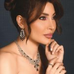 Yara Instagram - اللوك غرام 💕✨ بتوافقوني؟ 😍 📸 from the #wedding Dressed by: @aavvafashion Jewelry: @samrajewellery Makeup: @alberto_makeup Hair: @wassimsteve Contact lens: My collection “Lilium Hazel” @samacontactlens 👁 Photographer: @zobiansaadofficiall #Yara | #يارا United Arab Emirates