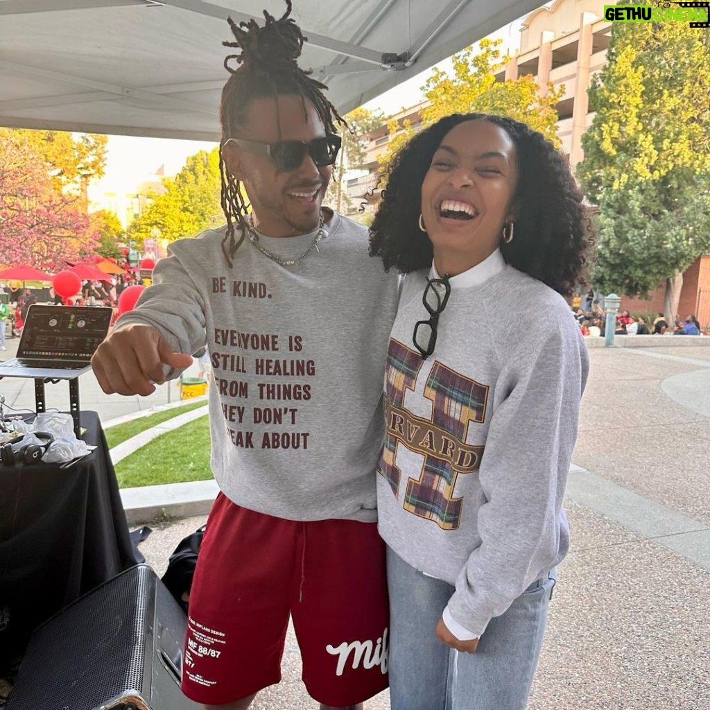 Yara Shahidi Instagram - It’s A Different World!! So excited to be on the @pcclancer yard today for the HBCU Caravan. The faculty and staff went all out to show the students how important they are☀ an entire celebration where Black students got to connect directly with HBCU reps and have the opportunity for ON THE SPOT admissions🤯#dontsleeponcitycollege #hbcucaravan #hbcuatpcc #ittakesavillage #pasadenacitycollege