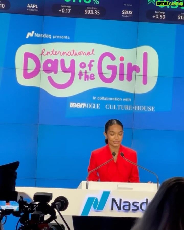 Yara Shahidi Instagram - This past Wednesday I had the honor of joining @culturehousemedia and @teenvogue for an unforgettable opening bell ceremony honoring women and girls globally for #internationaldayofthegirl. Let the rights and futures of girls everywhere RING💫🔔🌍 #nasdaq