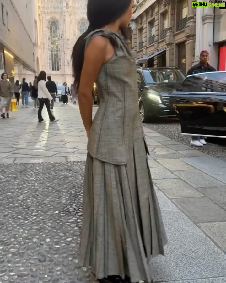 Yara Shahidi Instagram - @matthieu_blazy did it again 🗺🌐 #BottegaVeneta Milan, Italy
