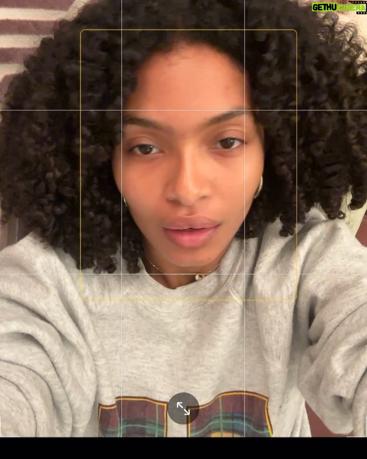 Yara Shahidi Instagram - camera roll kisses 🫶🏽