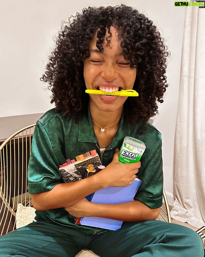 Yara Shahidi Instagram - #Ad Late night focus with @extragum.✨Visit ExtraGum.com/hotline for a chance to study with me and to access free, online homework help. #EXTRAhourshotline