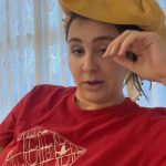 Yasemin Sakallıoğlu Instagram - Elizabeth’in gidişinden sonra bizim evlerdeki sohbetler😂