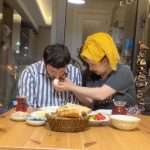 Yasemin Sakallıoğlu Instagram - Ramazan ayını iliklerine kadar yaşayan kadın😂 Hayırlı sahurlar💙