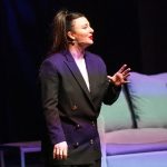 Yasemin Sakallıoğlu Instagram - Dün gece çok özel bir geceydi benim için. Bu senenin ilk gösterisiydi ve geliri köy okullarındaki çocuklara gidecekti. Beni dün gece yalnız bırakmayan bazı güzel insanlar var. En başta beni izlemekle kalmayıp, bana bu güzel anları hediye eden ve başından beri benden desteğini esirgemeyen güzel @hadise seni çok seviyorum. Ve onca yoğunluğun içinde gelenler @burcubiricik @ibrahimbuyukak @nurdan_buyukak @esraerol @edaerol3 @merveozbeyofficial @selincigerci @berkaysahinn @ozlemadasahin @deryaacikgoz @1mustafavuran Şu bir gerçek ki güzel şeyler güzel insanlarla yapılıyor. Hem bu şahane insanlara hem de dünyanın en samimi en içten seyircisine hayatım boyunca teşekkür edeceğim. İşime aşığım ve bu işi sizin gibi insanlarla yapmaya ba yı lı yo rum❤️🧿 eşime de aşığım @burakyirtar iyi ki varsın be karadut🌹 Bu sene daha çok gülecek, daha çok şehir , ülke gezecek daha çok sarılacak, daha çok seveceğiz❤️🧿
