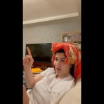 Yasemin Sakallıoğlu Instagram - Annemle 5 dk içinde konuştuğumuz konular😂