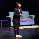 Yasemin Sakallıoğlu Instagram - Dün gece çok özel bir geceydi benim için. Bu senenin ilk gösterisiydi ve geliri köy okullarındaki çocuklara gidecekti. Beni dün gece yalnız bırakmayan bazı güzel insanlar var. En başta beni izlemekle kalmayıp, bana bu güzel anları hediye eden ve başından beri benden desteğini esirgemeyen güzel @hadise seni çok seviyorum. Ve onca yoğunluğun içinde gelenler @burcubiricik @ibrahimbuyukak @nurdan_buyukak @esraerol @edaerol3 @merveozbeyofficial @selincigerci @berkaysahinn @ozlemadasahin @deryaacikgoz @1mustafavuran Şu bir gerçek ki güzel şeyler güzel insanlarla yapılıyor. Hem bu şahane insanlara hem de dünyanın en samimi en içten seyircisine hayatım boyunca teşekkür edeceğim. İşime aşığım ve bu işi sizin gibi insanlarla yapmaya ba yı lı yo rum❤️🧿 eşime de aşığım @burakyirtar iyi ki varsın be karadut🌹 Bu sene daha çok gülecek, daha çok şehir , ülke gezecek daha çok sarılacak, daha çok seveceğiz❤️🧿