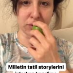 Yasemin Sakallıoğlu Instagram - İyi tatiller bizi düşünmeyin biz iyiyiz guzum😂