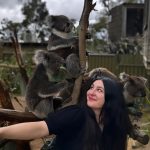 Yasemin Sakallıoğlu Instagram – Koala var, kanguru var. Her şey var bavullarım yok. Ama hayat yine de devam ediyo😂 Ballarat Wildlife Park