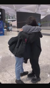 Yasemin Sakallıoğlu Instagram - Yalı Mizahı😂 Öyle de bi giderim ki. Geliyorum Londra😂