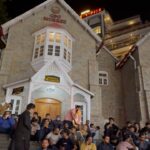 Yasir Hussain Instagram - Salo baad apny purany doston k sath murree mall road ka chakkar laga . Good memories. #murree #mallroad #mountains #friends @saraihotelmurree