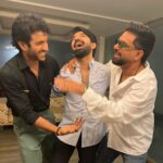 Yasir Hussain Instagram - Happy Independence Day in advance (white) Kal green wala hoga . Jashn e azadi mai se azadi ko bhool jaen Aur jashn pe focus Karen . Har saal yehi toh karty hain . Nikalen apny bajay bikes Aur jhanday Aur nikal paren tarakki ki Rah per . #august #independence #green #pakistan