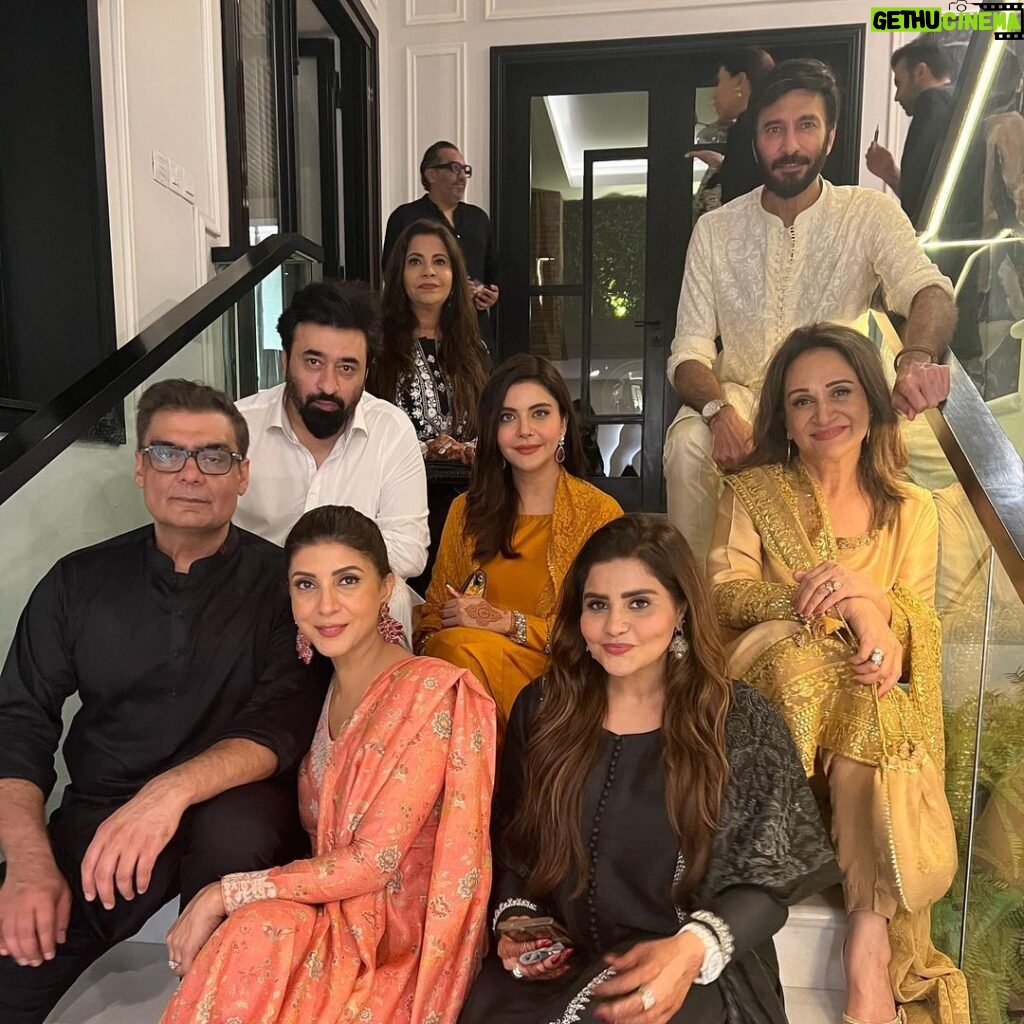 Yasir Nawaz Instagram - Eid with friends 😊