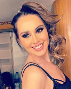 Yasmin Raeis Instagram - Be positive. Stay happy and don’t let the negativity of the world get you down . . . Make up @mirnakauzman.makeup . . #ياسمين_رئيس #yasmin_raeis #bepositive✌
