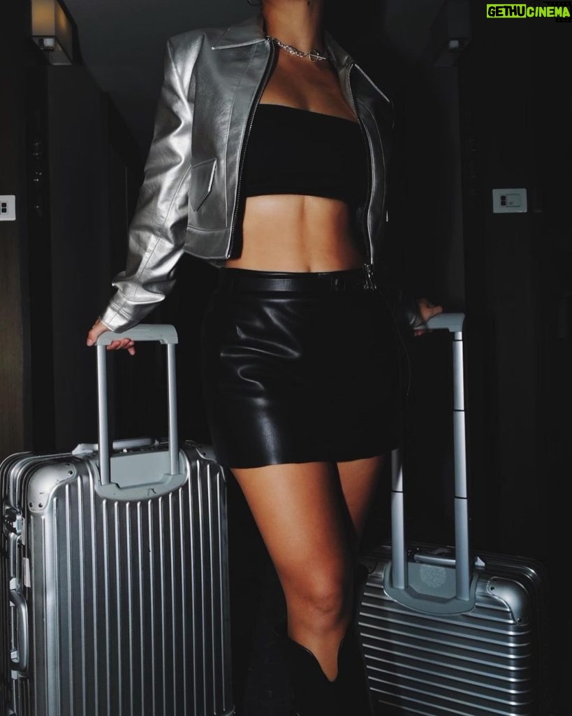 Yassi Pressman Instagram - gotta catch a flight for my show tonight 🛩️ ~ new baby bag with me to add to the @rimowa collection at home 🤍 see yall at the Lapu-Lapu Hoops Dome tonight 😚 Cebu City, Philippines