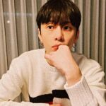 Yong Jun-hyung Instagram - 🍕📺🎄💚