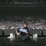 Yong Jun-hyung Instagram - 거실에 붙여놓았던 셋리스트를 선뜻 떼어내지 못하고 아직 그대로 두었어요. 후련할 것 같았는데 섭섭하기도 하고 벌써 그립고 그렇네요. 무대에서 바라본 장면은 여전히 아름다웠고, 다시 이곳에 오르게 해주신 모든 분들께 진심으로 감사합니다. 행복했습니다 🤍 (첫번째사진은 퍼왔어요.. 찍어주신분 감사합니다 🤗)