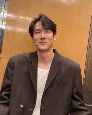 Yoo Yeon-seok Instagram - 오늘 만나요🤳🏻