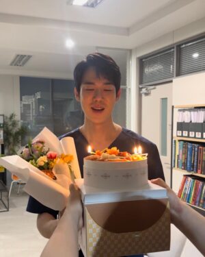 Yoo Yeon-seok Instagram - 낭만닥터김사부와 함께한 시간들 너무 행복했고 정말 최고의 한팀이었습니다. 낭만 이여 영원하라❤️