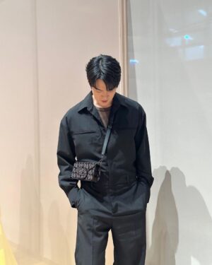 Yoo Yeon-seok Instagram - #광고 @maisonvalentino #언박싱발렌티노