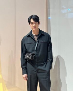 Yoo Yeon-seok Instagram - #광고 @maisonvalentino #언박싱발렌티노