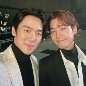 Yoo Yeon-seok Instagram - 새해에 건강하게 #슬기로운의사생활시즌2 로 만나요😍 #2020mama #슬기로운의사생활