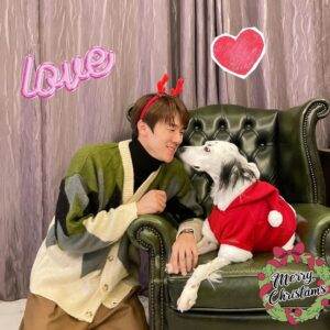 Yoo Yeon-seok Instagram - #merrychristmas ❤️🎁🎄