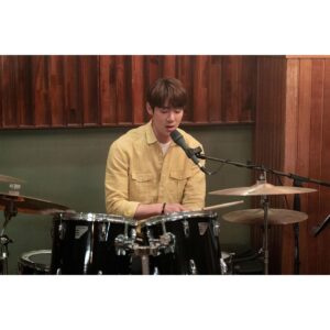 Yoo Yeon-seok Instagram - 제가 가창에 참여한 #슬기로운의사생활 시즌2 의 윈터가든 테마 OST '너에게'가 오늘 낮 12시에 공개됩니다! 우리 겨울정원의 새로운 테마곡🤍 많이 사랑해주세요 🎧