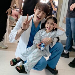Yoo Yeon-seok Instagram - 슬의뚜 아기천사들💓 초귀염 하율이😘와 하이텐션 바다🥰