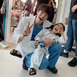 Yoo Yeon-seok Instagram - 슬의뚜 아기천사들💓 초귀염 하율이😘와 하이텐션 바다🥰
