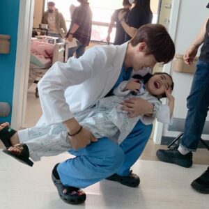 Yoo Yeon-seok Instagram - 슬의뚜 아기천사들💓 초귀염 하율이😘와 하이텐션 바다🥰