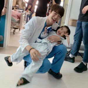 Yoo Yeon-seok Instagram - 슬의뚜 아기천사들💓 초귀염 하율이😘와 하이텐션 바다🥰