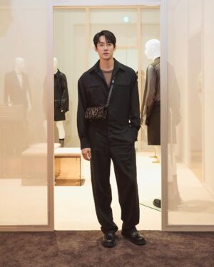 Yoo Yeon-seok Instagram - #광고 @maisonvalentino #언박싱발렌티노